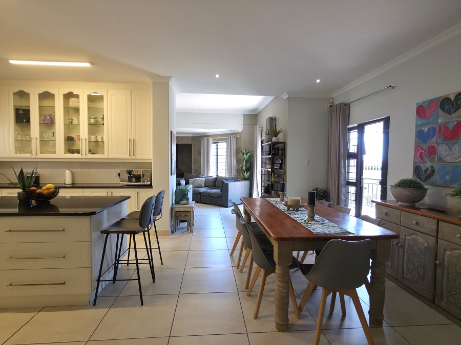 5 Bedroom Property for Sale in Wavecrest Eastern Cape